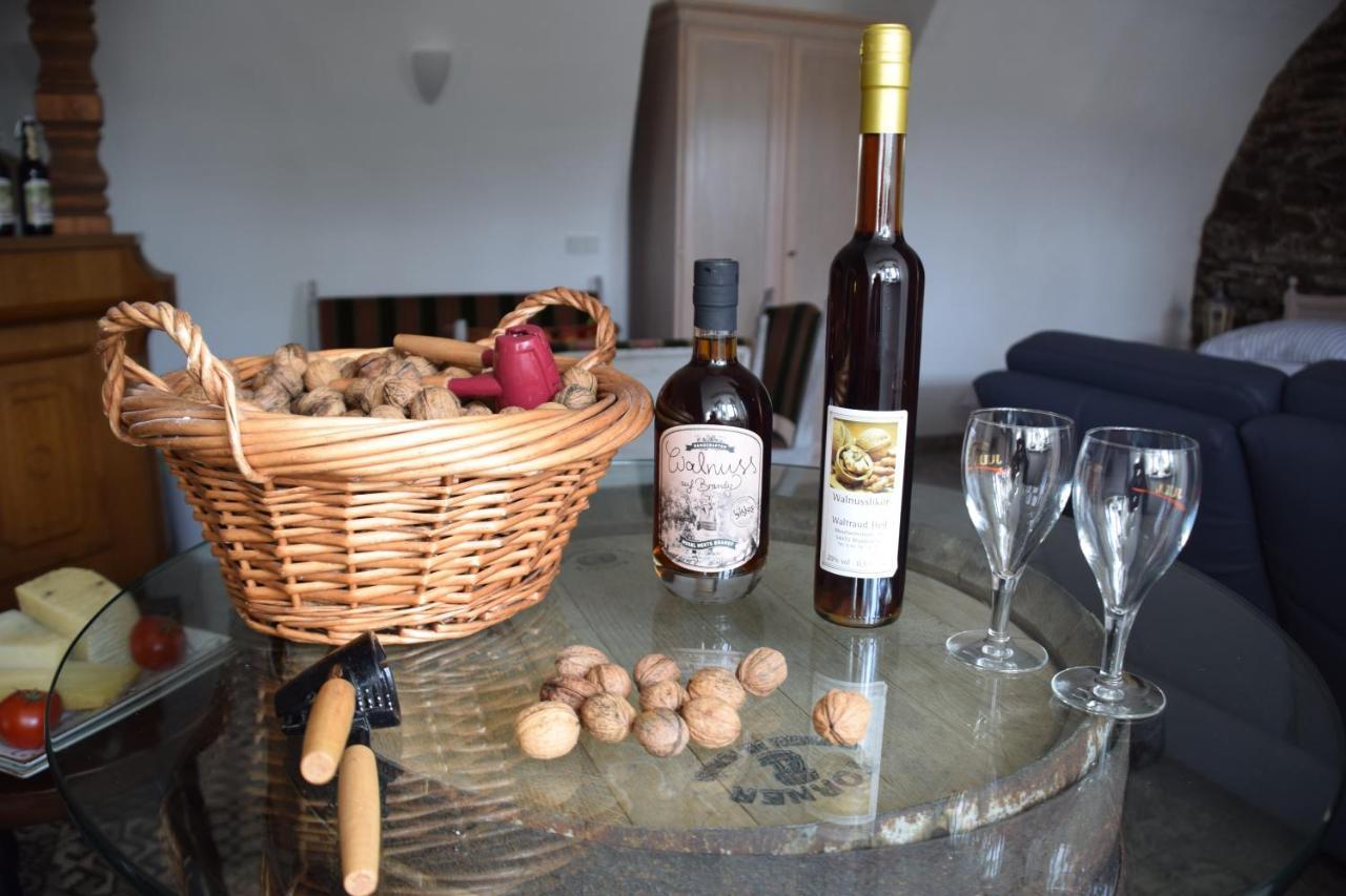 The Wine Cellar In The Old Gemeinde House Brauneberg Exterior photo