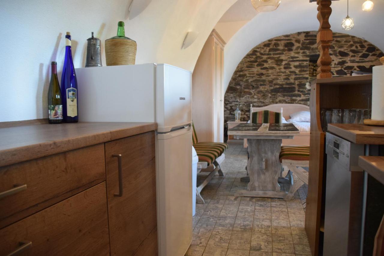 The Wine Cellar In The Old Gemeinde House Brauneberg Exterior photo